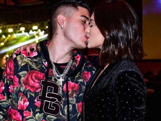 Kevinho e Flávia Pavanelli trocaram beijo no show da dupla Jorge e Matheus no Villa Country, em São Paulo, nesta quinta-feira, 18 de maio de 2018
