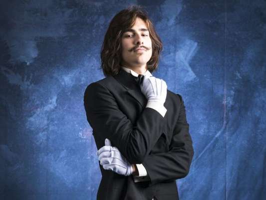 Bento (Bruno Montaleone) será congelado e apaixonado pela personagem de Juliana Paiva na novela 'O Tempo Não Para'