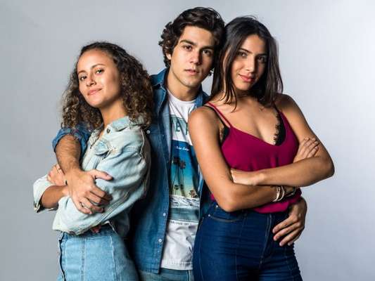 Alex (Daniel Rangel) deve ficar com Maria Alice (Alice Milagres) ou Pérola (Rayssa Bratillieri) em "Malhação - Vidas Brasileiras"?