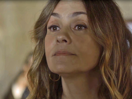 Em "Segundo Sol", Laureta (Adriana Esteves) marca programa com Ícaro (Chay Suede), sem saber que ele é filho de Luzia/Ariella (Giovanna Antonelli)