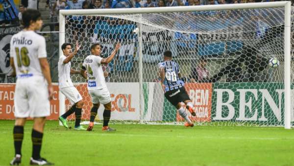 Santos perdeu quatro dos seis primeiros jogos no Brasileirão. Uma delas, goleada para o Grêmio