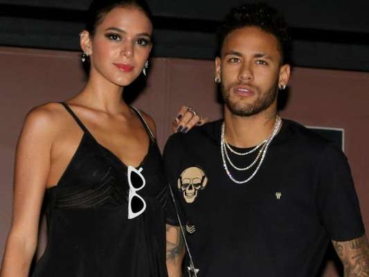 Bruna Marquezine e Neymar planejam férias após o fim da novela 'Deus Salve o Rei' e a Copa do Mundo ds Rússia