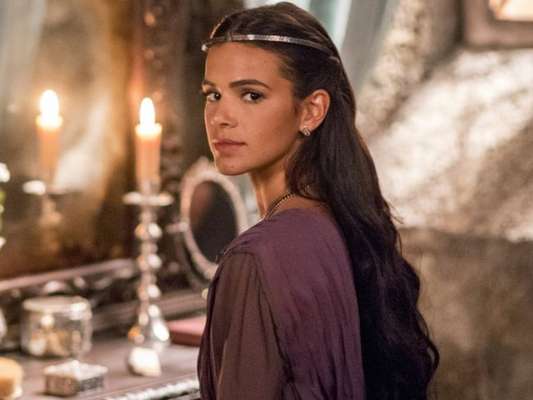 Bruna Marquezine rebate crítica de fã em rede social. Confira!