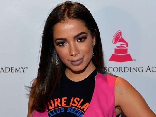 Anitta elogia Iza, sua substituta em atração do Multishow que estreia nesta terça-feira, dia 05 de junho de 2018