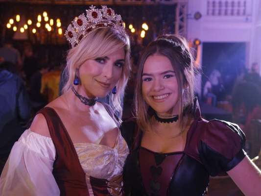 Filme "Cinderela Pop": imagens dos atores caracterizados nas imagnes dos bastidores