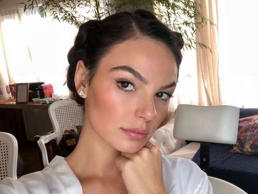 Ton Reis foi responsável pela maquiagem de Isis Valverde em seu casamento e contou detalhes da produção em papo exclusivo com o Purepeople nesta segunda-feira, dia 11 de junho de 2018