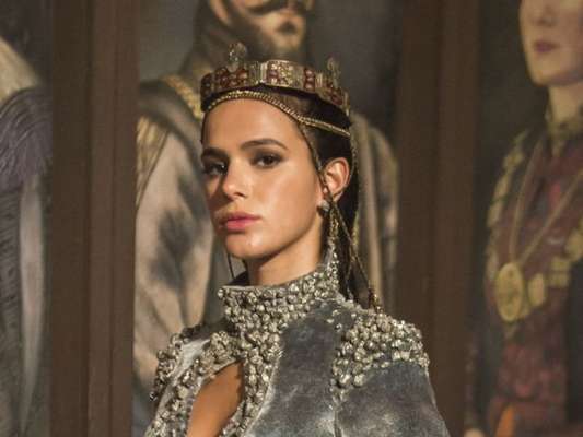 Catarina (Bruna Marquezine) arma para Afonso (Romulo Estrela) achar que a engravidou nos próximos capítulos da novela 'Deus Salve o Rei'