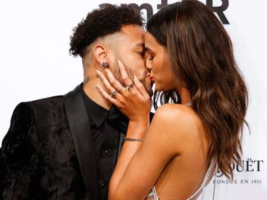 Bruna Marquezine fez declaração ao namorado, Neymar, nesta terça-feira, dia 12 de junho de 2018