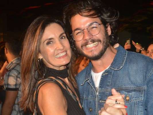 Túlio Gadêlha dá itens com Frida Kahlo para Fátima Bernardes no Dia do Namorados nesta segunda-feira, dia 12 de junho de 2018