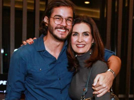 Fátima Bernardes preparou uma surpresa para Túlio Gadêlha no primeiro Dia dos Namorados do casal. Veja abaixo!