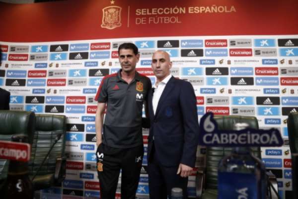 Hierro foi apresentado como novo técnico da seleção espanhola