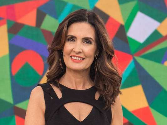 Fátima Bernardes contou ter tido receio de fazer Brasil perder a taça da Copa do Mundo em 2002, lembrou durante o 'Encontro' desta quinta-feira, 14 de junho de 2018