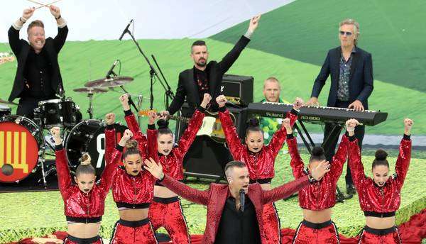 Robbie Williams e Aida Garifullina abrem Copa da Rússia