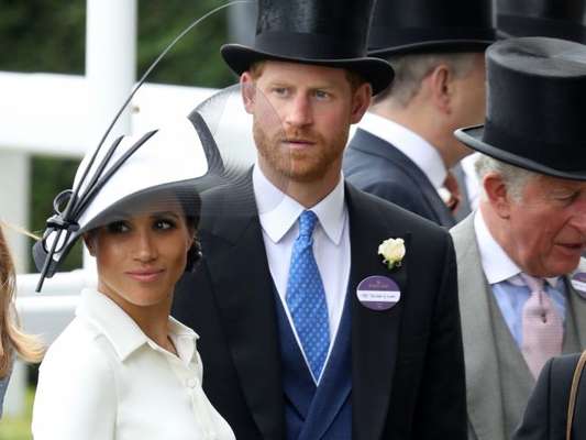 Meghan Markle usou vestido Givenchy em sua 1° aparição na corrida de cavalos Royal Scot