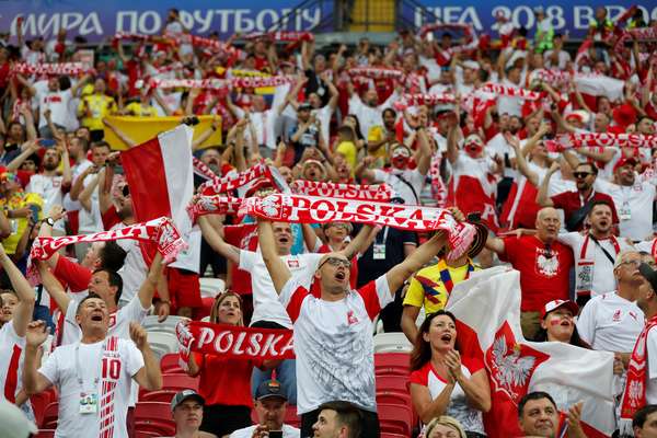 Torcida polonesa faz a festa em Kazan, antes do jogo entre Polônia x Colômbia, valendo a sobrevivência na Copa do Mundo