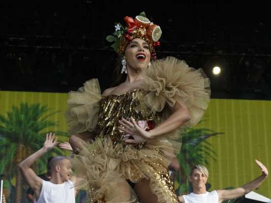 Anitta se veste de Carmen Miranda em apresentação no Palco Mundo do Rock in Rio Lisboa, em 24 de junho de 2018