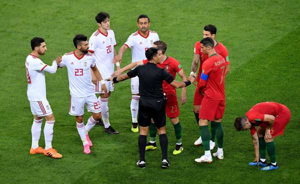Confusão entre jogadores de Irã e Portugal