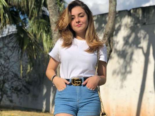 Klara Castanho, de 17 anos, contou que diminui inchaço no corpo com dranagem
