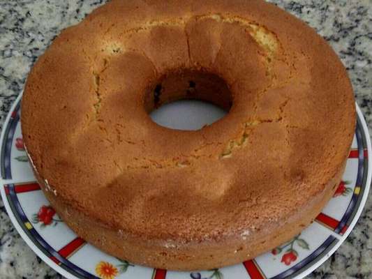 Bolo de fubá com goiabada fácil