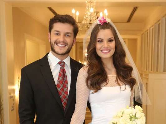 Camila Queiroz e Klebber Toledo foram os noivos do Arraial do Copa, no Belmond Copacana Palace neste sábado, 7 de julho de 2018