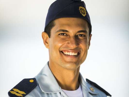 Raphael Vianna emagreceu quinze quilos para novela 'O Tempo Não Para'