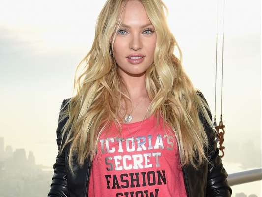 Candice Swanepoel lamenta críticas ao corpo após gravidez: 'Sociedade cruel'