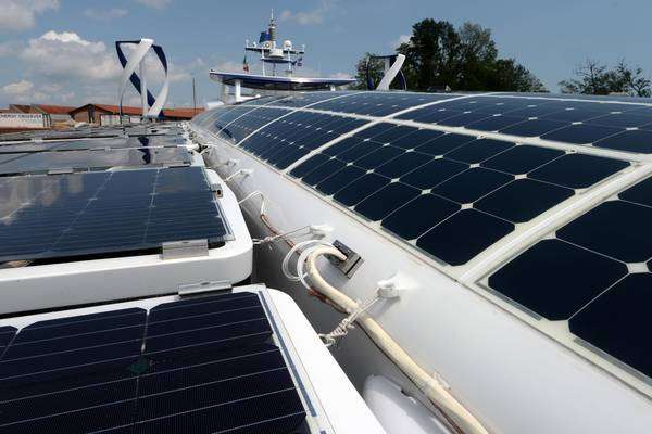 'Catamarã verde' faz etapa de tour mundial em Veneza