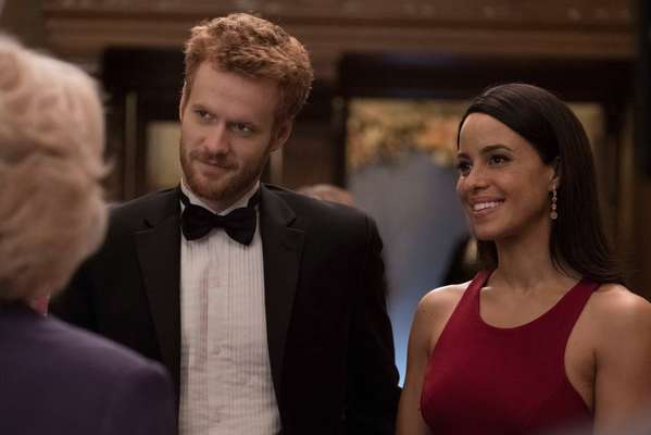   Harry Harry and Meghan: a true love & # 39; - Murray Fraser is British, while Parisa Fitz-Henley was born in the United States 