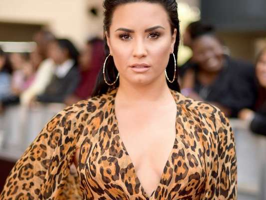 Demi Lovato foi internada em Los Angeles, nos Estados Unidos, com suspeita de overdose de heroína segundo o site TMZ