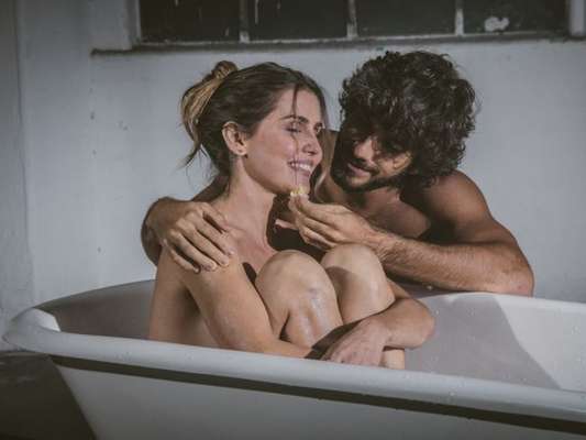 Hugo Moura festeja novo clipe de Simone e Simaria com Deborah Secco, lançado no domingo, dia 30 de julho de 2018