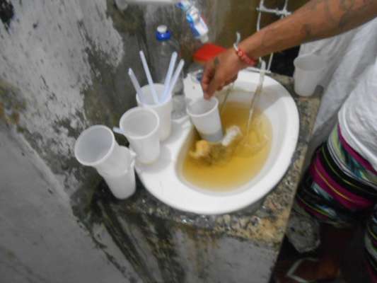 Pia usada por presos no CDP de Pinheiros