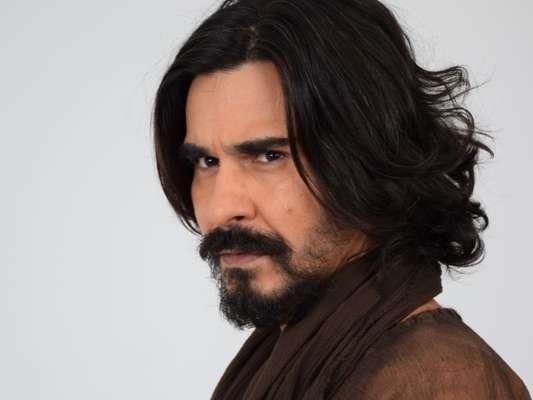 André Gonçalves defende Barrabás, seu personagem na novela 'Jesus': 'Ele luta pelo povo'