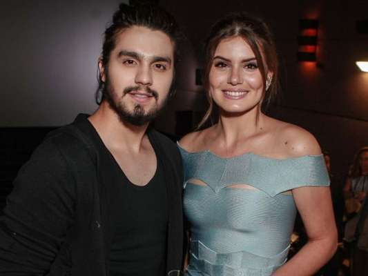 Luan Santana fez confusão e chamou Camila Queiroz para cantar em música por engano