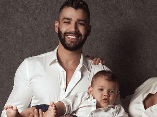Gusttavo Lima filmou o filho, Gabriel, engatinhando nesta quarta-feira, 8 de agosto de 2018. Veja a seguir!
