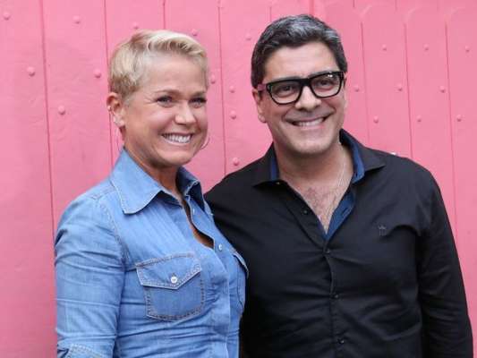 Xuxa Meneghel faz viagem surpresa para o namorado, Junno Andrade