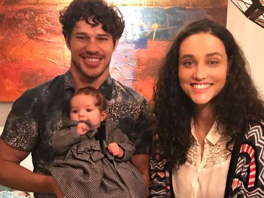 José Loreto dispensa padrão de gênero na criação da filha, Bella, de 4 meses