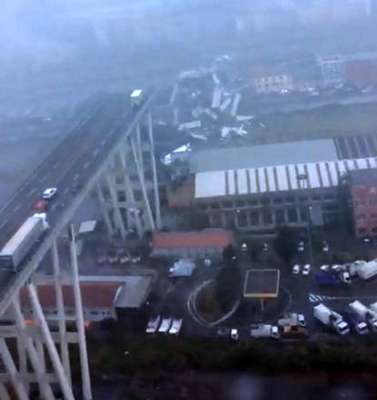 Testemunha diz ter visto raio atingir viaduto em Gênova