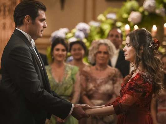 Darcy (Thiago Lacerda) e Elisabeta (Nathalia Dill) se casam de surpresa no capítulo de segunda-feira, 27 de agosto de 2018 da novela 'Orgulho e Paixão'