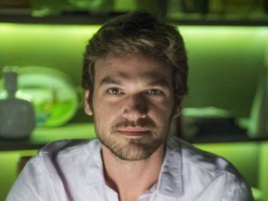 Beto (Emilio Dantas) vai se espantar ao saber que Laureta (Adriana Esteves) matou Januária (Zeca de Abreu) nos próximos capítulos da novela 'Segundo Sol'