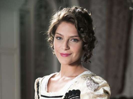 Darcy (Thiago Lacerda) permite o namoro da irmã, Charlotte (Isabella Santoni), com Olegário (Joaquim Lopes) nos próximos capítulos da novela 'Orgulho e Paixão'