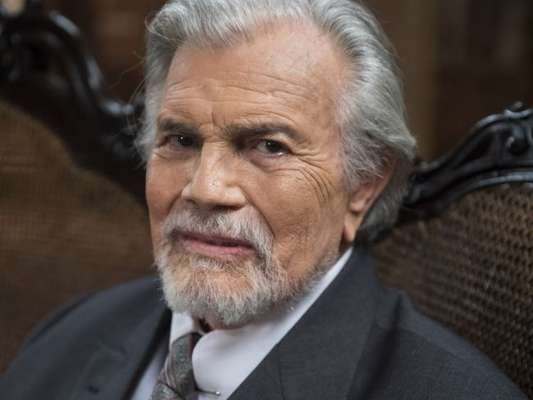 Lorde Willamson (Tarcísio Meira) morre ao mesmo doente ser maltratado e mantido em cárcere privado por capangas de lady Margareth (Natália do Vale) nos próximos capítulos da novela 'Orgulho e Paixão'