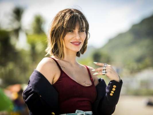 Betina (Cleo) e Zelda (Adriane Galisteu) são presas no capítulo de sábado, 22 de setembro de 2018 da novela 'O Tempo Não Para'