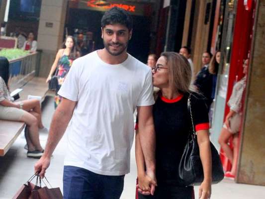 Anitta e Thiago Magalhães se separaram por causa da rotina da artista, diz colunista Leo Dias, em 8 de setembro de 2018