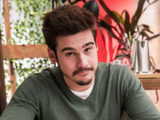 Samuca (Nicolas Prattes) fica sem a Samvita e resolve recomeçar do zero após ser vítima de armação de Mariacarla (Regiane Alves) nos próximos capítulos da novela 'O Tempo Não Para'
