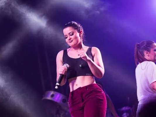 Maraisa, de top, chamou atenção ao exibir barriga seca em um show no Pará, nesta quarta-feira, 12 de setembro de 2018
