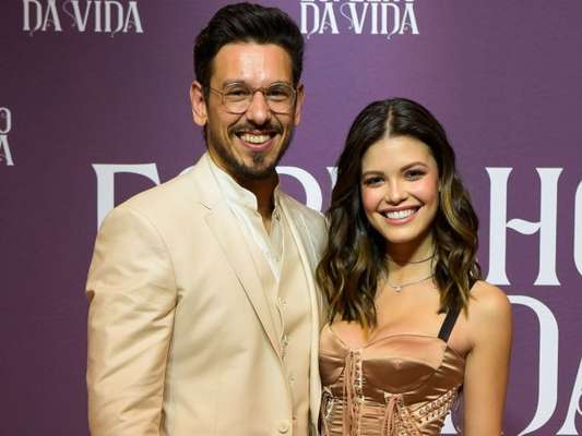 Vitória Strada e João Vicente negaram que estão vivendo um romance nos bastidores da novela 'Espelho da Vida'