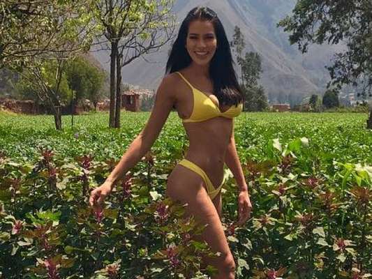 Adriana Sant'Anna exibiu o corpo, de biquíni, em viagem ao Vale Sagrado, no Peru, nesta quarta-feira, 12 de outubro de 2018