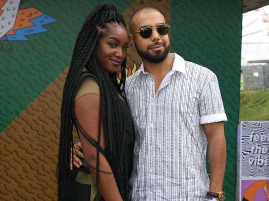 Iza anuncia que vai se casar com o produtor Sergio Santos