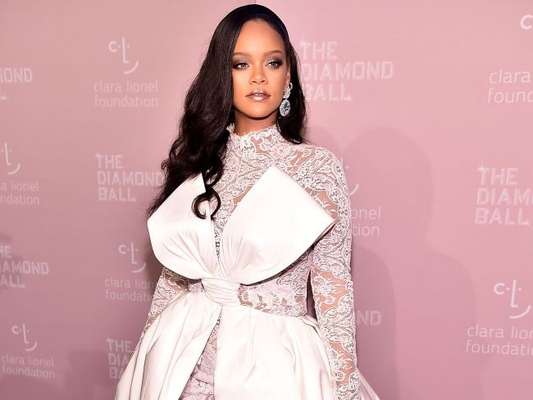Rihanna brilha na 4ª edição do Diamond Ball, promovido no restaurante Cipriani Wall Street, em Nova York, na noite desta quinta-feira, 13 de setembro de 2018