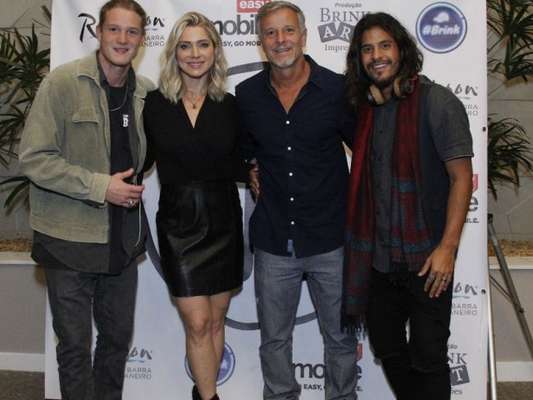 Leticia Spiller e Marcello Novaes prestigiam os filhos, Diogo e Pedro Novaes, no lançamento do clipe 'Corrente', da banda Fuze, no Hotel Radisson da Barra da Tijuca, zona oeste do Rio de Janeiro, na noite desta quinta-feira, 13 de setembro de 2018
